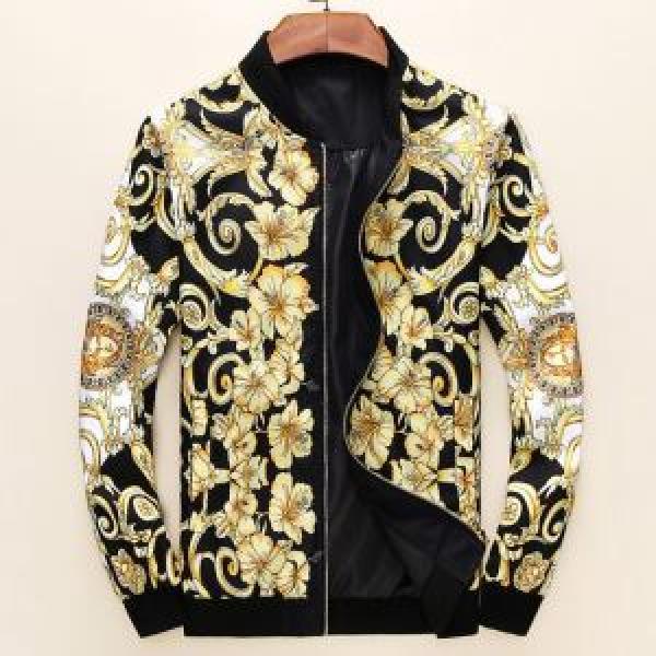 ぜひ今年のトレンドをチェック ヴェルサーチVERSACE ブルゾン 2026春夏の大注目トレンド