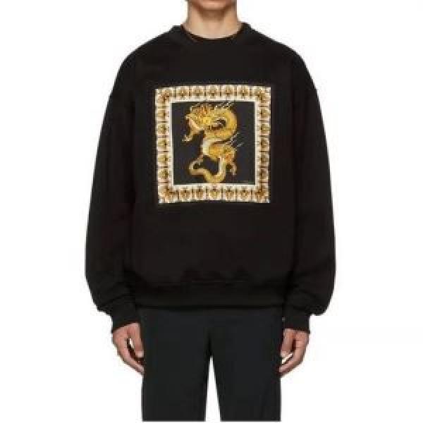 2026春夏は人気定番 今シーズン注目のデザイン ヴェルサーチVERSACE プルオーバーパーカー 2色可選