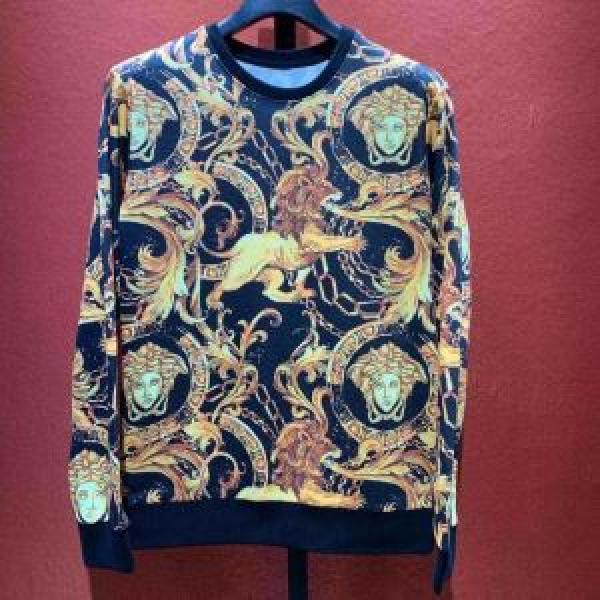 プルオーバーパーカー ヴェルサーチVERSACE 《2026年》今、注目のストリート 海外セレブは大人気