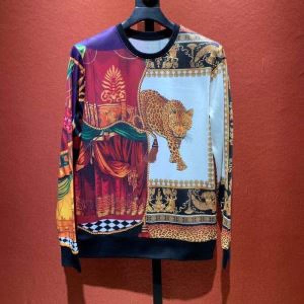 ヴェルサーチVERSACE プルオーバーパーカー 2026春夏人気トレンドアイテム 今年もトレンド