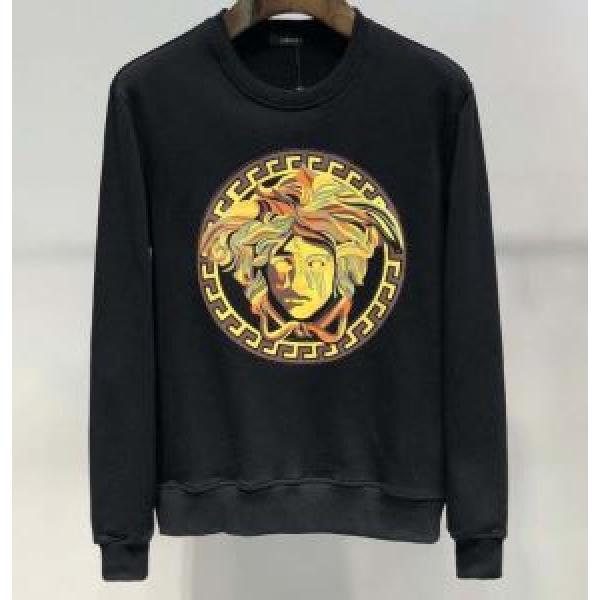 2026年春夏のトレンドアイテム ヴェルサーチVERSACE プルオーバーパーカー 2026年春夏のトレンドアイテム