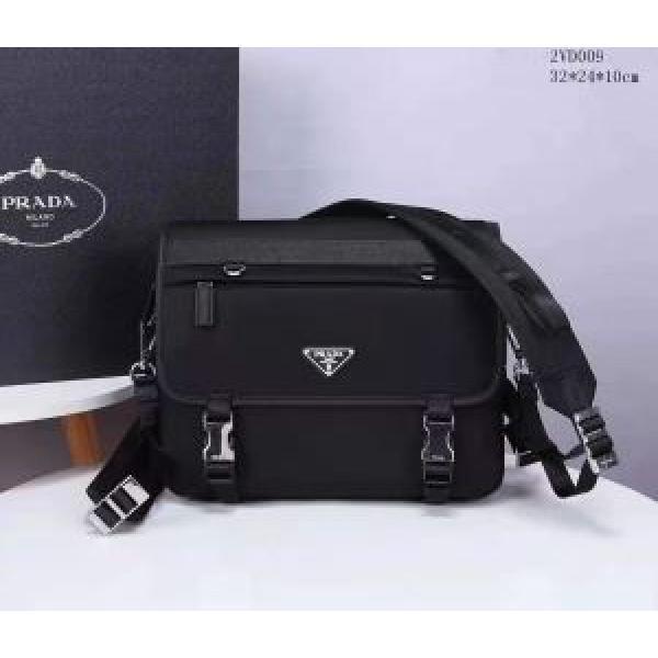 レディースバッグ 夏先に大活躍する プラダ主張性もカジュアルさ  PRADA 2026春夏トレンドアイテム 最も目立ったブランド新品.68.