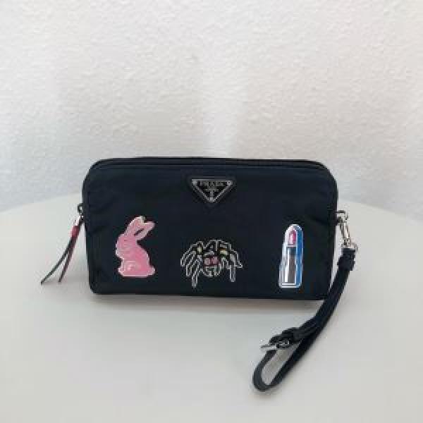 夏らしい季節感 レディースバッグ ぐっと鮮度がアップ プラダ クールな印象を引き立て PRADA ハンドバッグ 2026年の夏のマスト.68.
