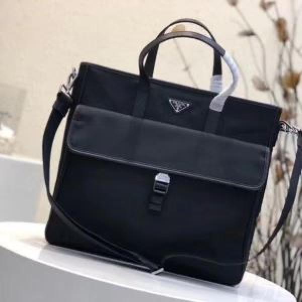 夏ファッションのおすすめ  プラダ ブラッシュアップして華やかに PRADA 2026年夏の一押しファッションアイテム レディースバッグ.68.
