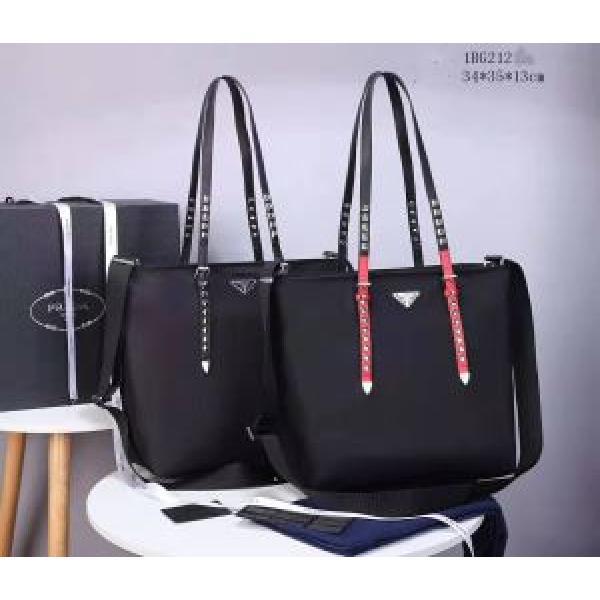 春夏のトレンドアイテム レディースバッグ プラダ PRADA 大人カジュアル夏ファッション2026 2色選択可 キレイめ感が強い.68.