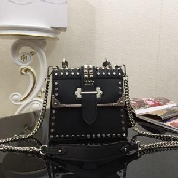 風通しの良いフレア レディースバッグ 今旬のシルエットバランス プラダ PRADA 春夏の流行り2026新品.68.