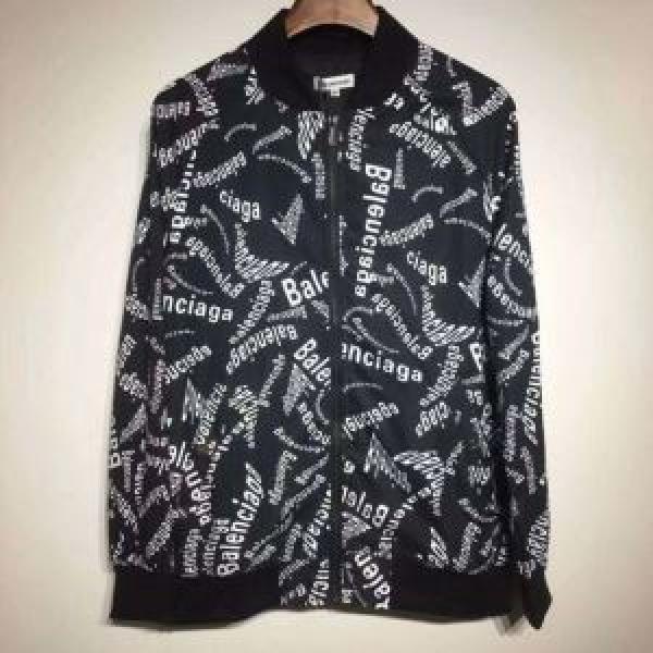 今年の流行りファション ハーフコート バレンシアガ BALENCIAGA やっぱり優しい色 【2026秋冬トレンド】押さえておきたい