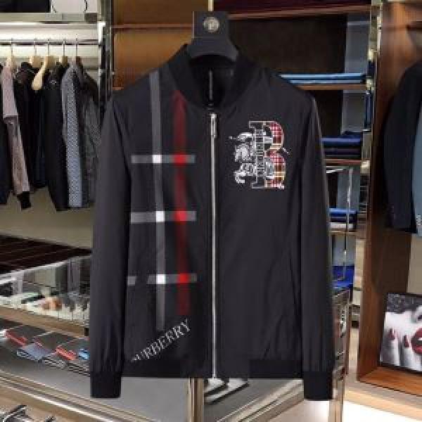 ハーフコート 今年の流行りファション バーバリー やっぱり優しい色 BURBERRY 【2025秋冬トレンド】押さえておきたい