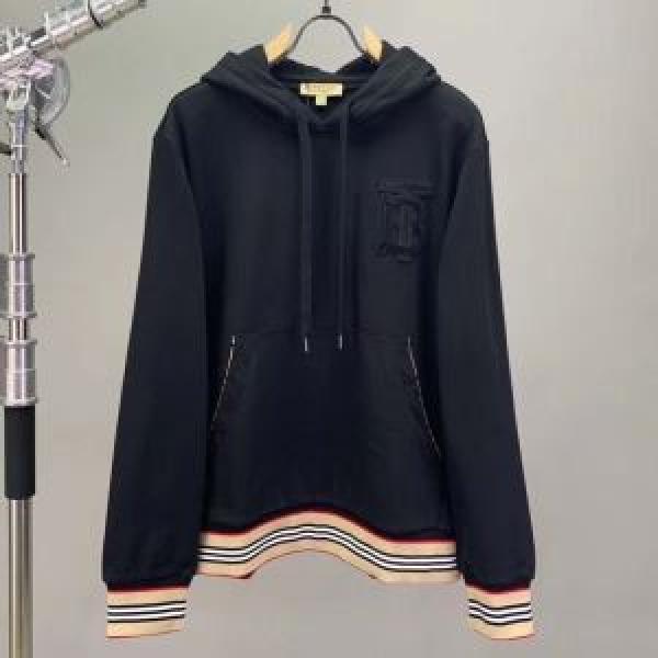 パーカー  一番おしゃれ秋冬トレンド バーバリー おしゃれさんはいち早く取り BURBERRY 2026秋、イチオシ上品