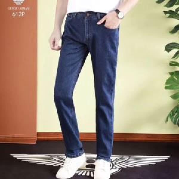 優雅で都会的な装いに仕上げ アルマーニ 2026年春夏シーズンの人気 ARMANI  デニムパンツ