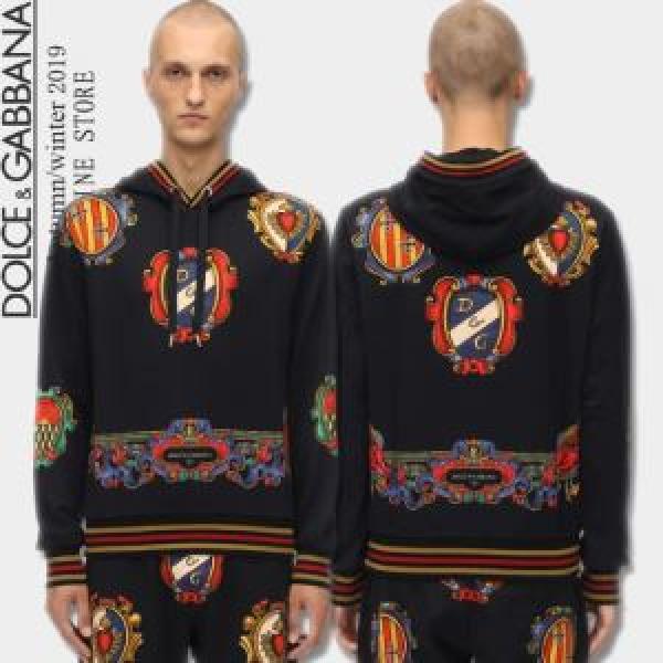 秋冬ファッションコーディネートパーカー  2026-2026秋冬のファッション ドルチェ＆ガッバーナ Dolce&Gabbana 人気ファッション雑誌でも掲載