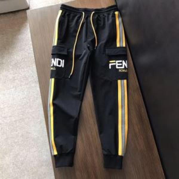 2026春夏は人気定番 チノパン クールな印象を引き立て フェンディ FENDI 柔らかい印象に上質