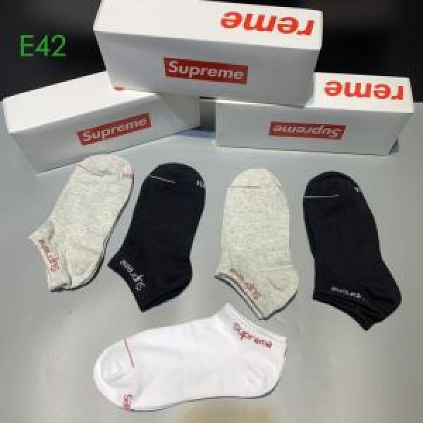 靴下 2026秋のファッショントレンドはこれ シュプリーム SUPREME 今季トレンド新作はこれ
