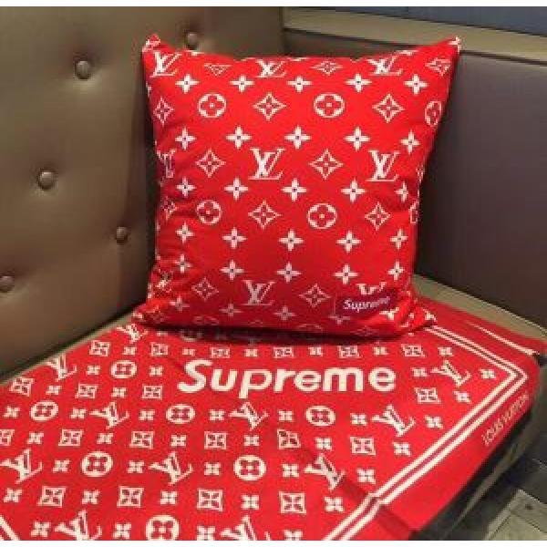 SUPREME 枕を抱く 2026秋冬最重要アイテム シュプリーム 人気ファッション雑誌でも掲載