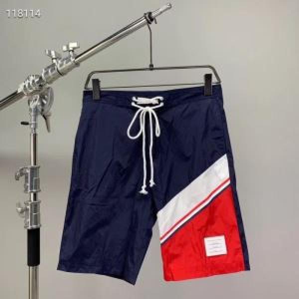 トムブラウン2026春夏は人気定番  THOM BROWNE スエットパンツ リラックス感のある着こなし