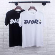 大人カジュアル夏ファッション2026 ディオール DIOR キレイめ感が強い 2色可選 抜け感スゴイ 半袖Tシャツ