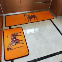 大人カジュアル夏ファッション2026 エルメス HERMES カーペット 日常は掃除機をかけていただくだけでＯＫ