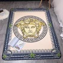 ヴェルサーチVERSACE 2026SSのトレンド商品 ラグカーペット 冬はほっこりオールシーズン対応 優れた実用性