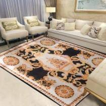 お部屋に合わせやすいスタイリッシュな魅力 ヴェルサーチVERSACE 毛が出にくい仕上がり ラグカーペット 2026春夏トレンドアイテム