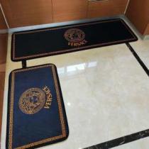 オールシーズン気持ちよくお使える ヴェルサーチ お部屋になじむ美しい雰囲気 VERSACE 2026年の夏のマスト ラグカーペット