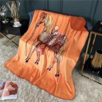 エルメス 大胆にデザインオシャレ新品 HERMES 超極細繊維を使用した美品 ブランケット2026春夏も引き続きトレンド