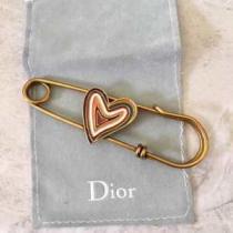 先取り！2026年春夏トレンド ディオール DIOR ブローチ 今やセレブ御用達で大人気の.222.