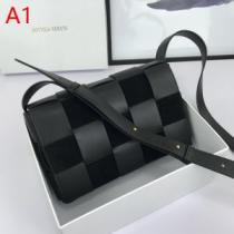 レディースバッグ 【2026春夏】最新コレクション ボッテガ ブランド BOTTEGA VENETA 着回し力も抜群です！多色選択可 夏キレ味をプラス.95.