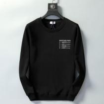 爽やかすぎない大人の印象に モンクレール MONCLER プルオーバーパーカー 2色可選 この夏は注目新作