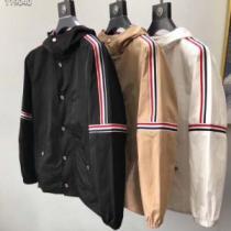着込みやすいトムブラウン ジャケット コーデ THOM BROWNEストライプ ナイロン コート おすすめ ユニセックス 上品 カーキ