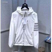 2026秋冬トレンド トムブラウン 服 通販 THOM BROWNEスウェット パーカー 軽い着心地 大人カジュアルスタイル コットン