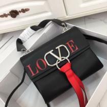多色選択可 トレンド感があって涼しげ ヴァレンティノ VALENTINO 夏ファッションのおすすめ レディースバッグ.53.