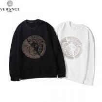 ヴェルサーチVERSACE プルオーバーパーカー 2色可選 2026春夏も引き続きトレンド 高級感が好評です
