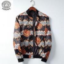ヴェルサーチVERSACE ブルゾン 2026春夏のトレンド新商品 一押し注目ブランドファション