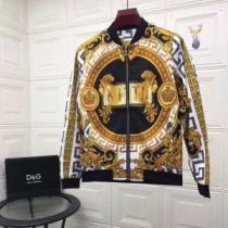 2026春夏の大注目トレンド 夏にぴったり限定アイテム ヴェルサーチVERSACE ブルゾン