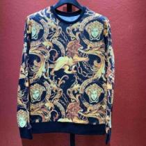 プルオーバーパーカー ヴェルサーチVERSACE 《2026年》今、注目のストリート 海外セレブは大人気