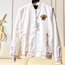 オシャレ印象で人気の高い 2026年春夏シーズンの人気 ヴェルサーチVERSACE ブルゾン