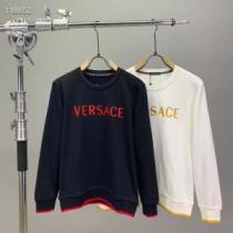 プルオーバーパーカー 2色可選 2026年最新ファッション 大人の華やかさを演出 ヴェルサーチVERSACE