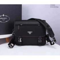 レディースバッグ 夏先に大活躍する プラダ主張性もカジュアルさ  PRADA 2026春夏トレンドアイテム 最も目立ったブランド新品.68.