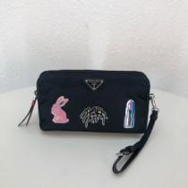 夏らしい季節感 レディースバッグ ぐっと鮮度がアップ プラダ クールな印象を引き立て PRADA ハンドバッグ 2026年の夏のマスト.68.