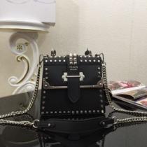 風通しの良いフレア レディースバッグ 今旬のシルエットバランス プラダ PRADA 春夏の流行り2026新品.68.