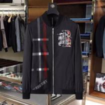 ハーフコート 今年の流行りファション バーバリー やっぱり優しい色 BURBERRY 【2025秋冬トレンド】押さえておきたい