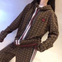 大人かわいい秋冬コーデを楽しみ パーカー バーバリー 秋ファションのトレンド BURBERRY 2026秋のファッショントレンドはこれ