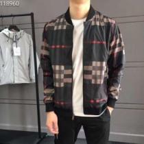 最新秋冬トレンドをチェック！2026-20秋冬 ハーフコート 絶対おさえるべきカラーと最新 バーバリー BURBERRY 今年の流行りファション