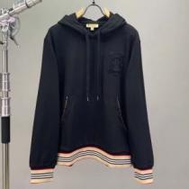 パーカー  一番おしゃれ秋冬トレンド バーバリー おしゃれさんはいち早く取り BURBERRY 2026秋、イチオシ上品
