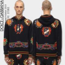 秋冬ファッションコーディネートパーカー  2026-2026秋冬のファッション ドルチェ＆ガッバーナ Dolce&Gabbana 人気ファッション雑誌でも掲載