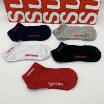シュプリーム速報！2026年秋ファッショントレンド SUPREME  靴下 寒い季節トレンド上品