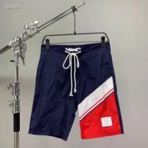 トムブラウン2026春夏は人気定番  THOM BROWNE スエットパンツ リラックス感のある着こなし
