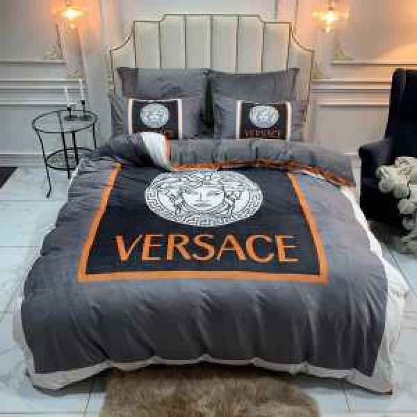 最新トレンドコーデおすすめ VERSACE 寝具4点セットヴェルサーチ  最速2026秋冬トレンドブランド