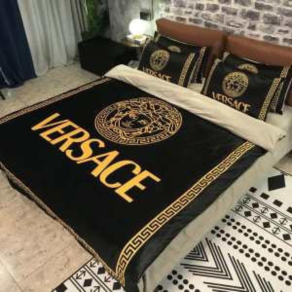 一番おしゃれ秋冬トレンド ヴェルサーチ 気になる2026年秋のファッション VERSACE 寝具4点セット
