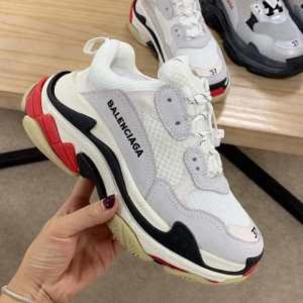 多色可選 バレンシアガ秋冬コーデと相性がいい  BALENCIAGA 2026トレンド秋冬おすすめ安い ランニングシューズ おしゃれなファッションコーデ